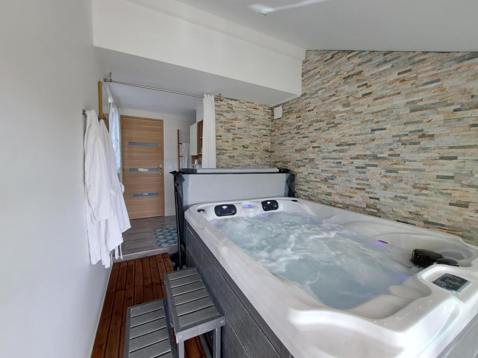 Adorelys Sejour Bien Etre - Spa Et Massage Saint-Cassien  Exteriör bild