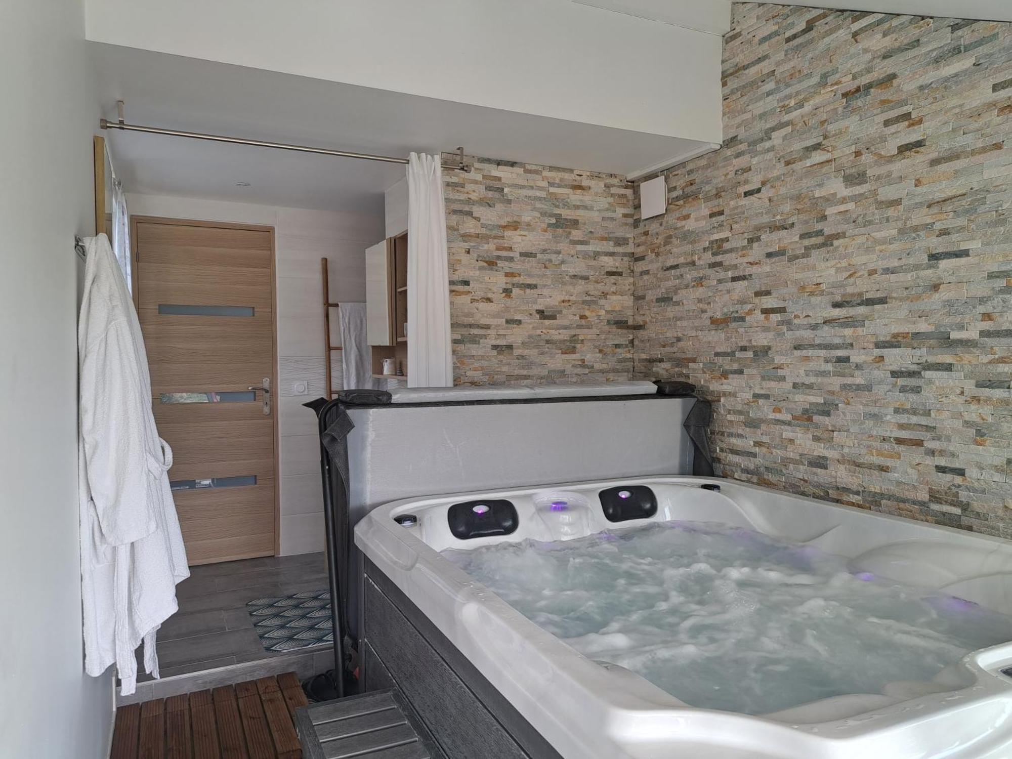 Adorelys Sejour Bien Etre - Spa Et Massage Saint-Cassien  Exteriör bild